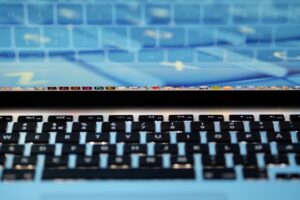 Laptop mit Tastatur
